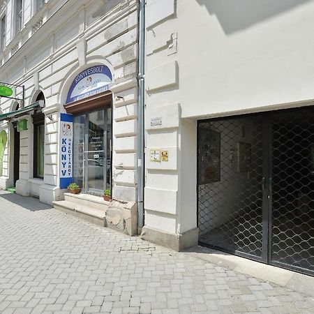 Netta Apartman Eger Bagian luar foto