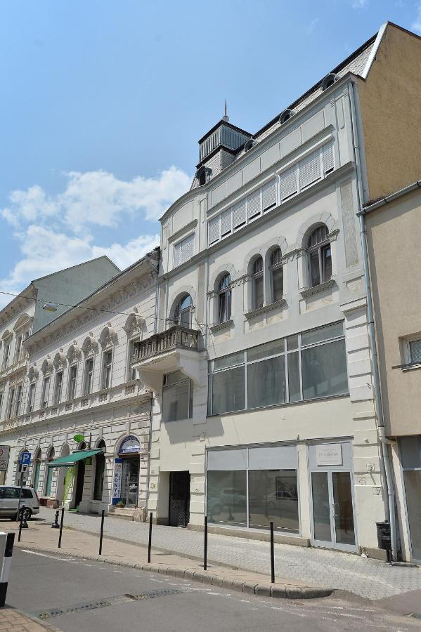 Netta Apartman Eger Bagian luar foto